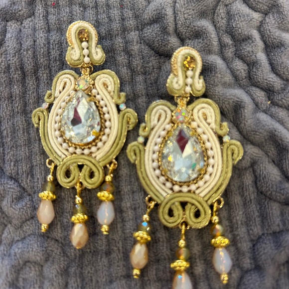 Soft Neutral Green and Cream with Gold Statement Earrings-NWT - Picture 6 of 8